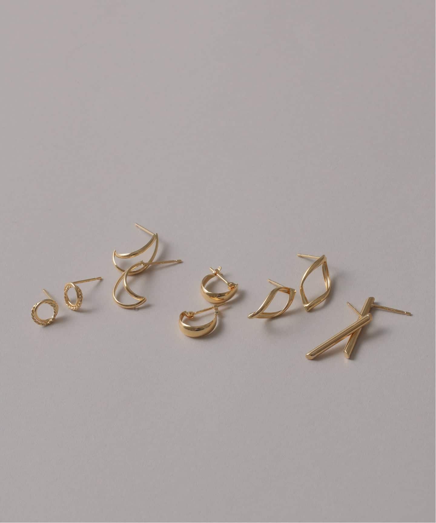 ダブルサークルツイストピアス K18（両耳）（ピアス（両耳用