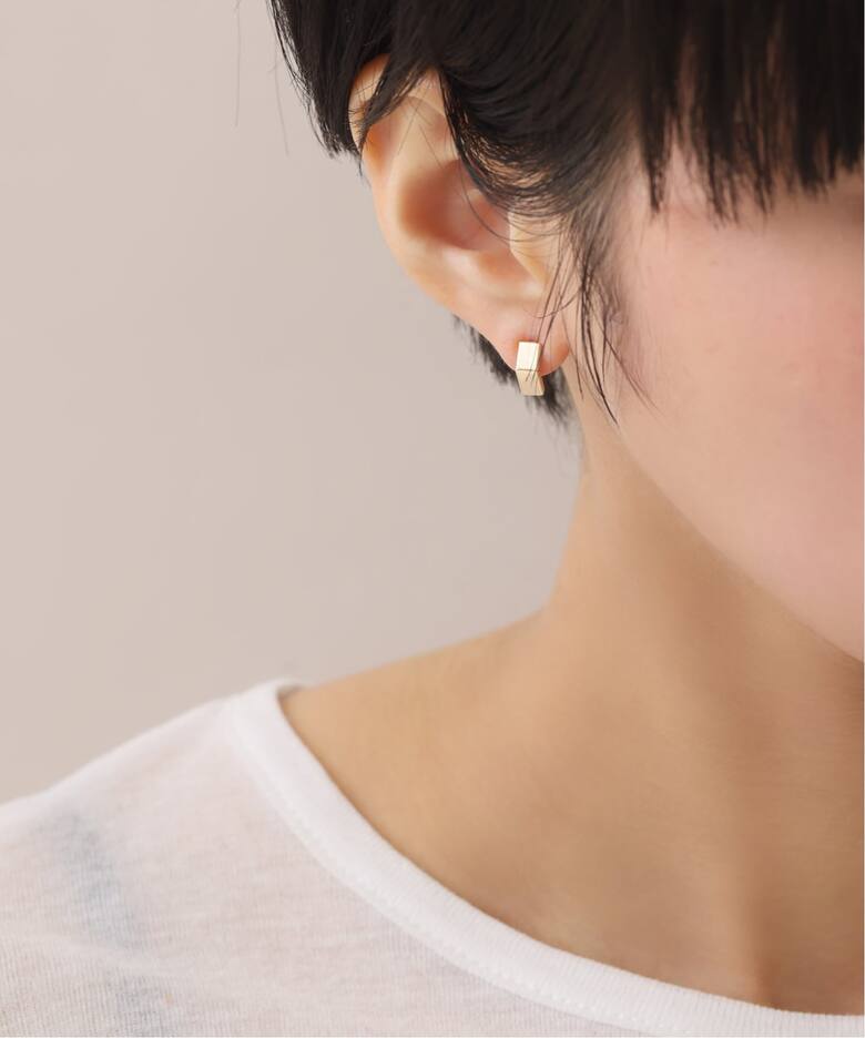予約》スモールベントピアス K10（両耳）（ピアス（両耳用））｜Lilas 