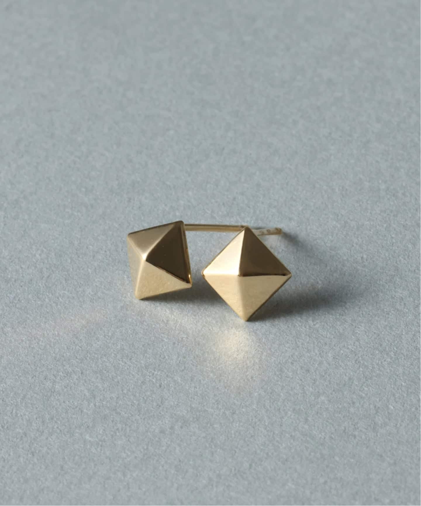 予約》スタッズピアス K18（両耳）（ピアス（両耳用））｜Lilas（リラ