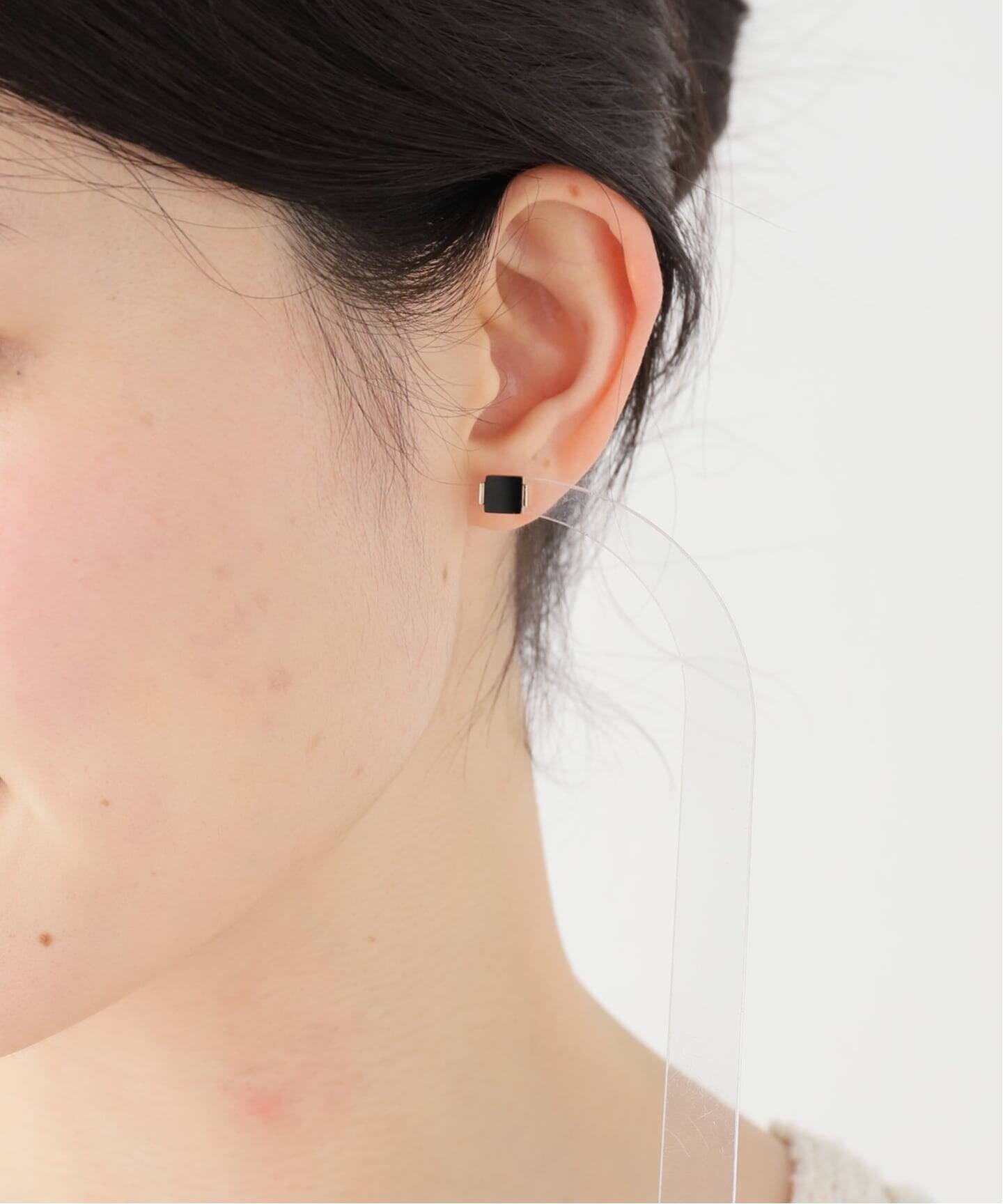 DECOUVERTE ☆ 10K square onyx pierce(両耳) 10K square onyx pierce(両耳)（ピアス（両耳用））｜DECOUVERTE