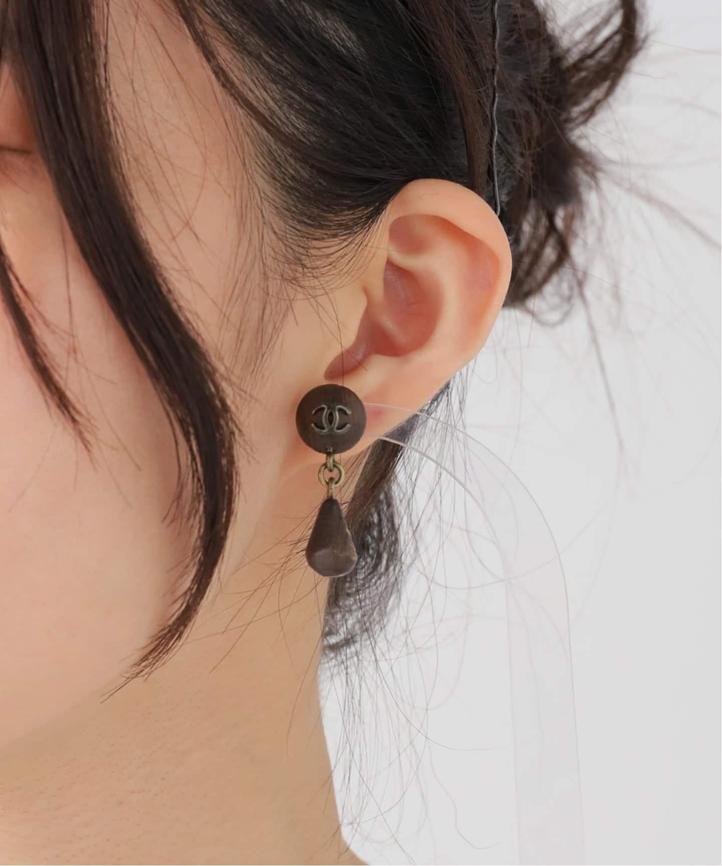 VINTAGE CHANEL/シャネル】CC pierce wood(両耳)（ピアス（両耳用
