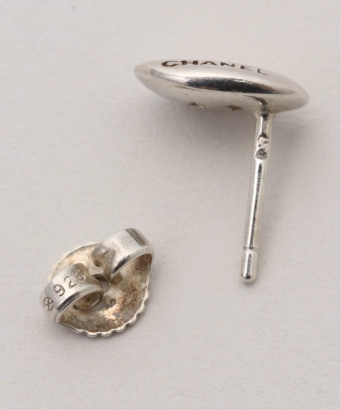VINTAGE CHANEL/シャネル】pierce logo oval (両耳)（ピアス（両耳用