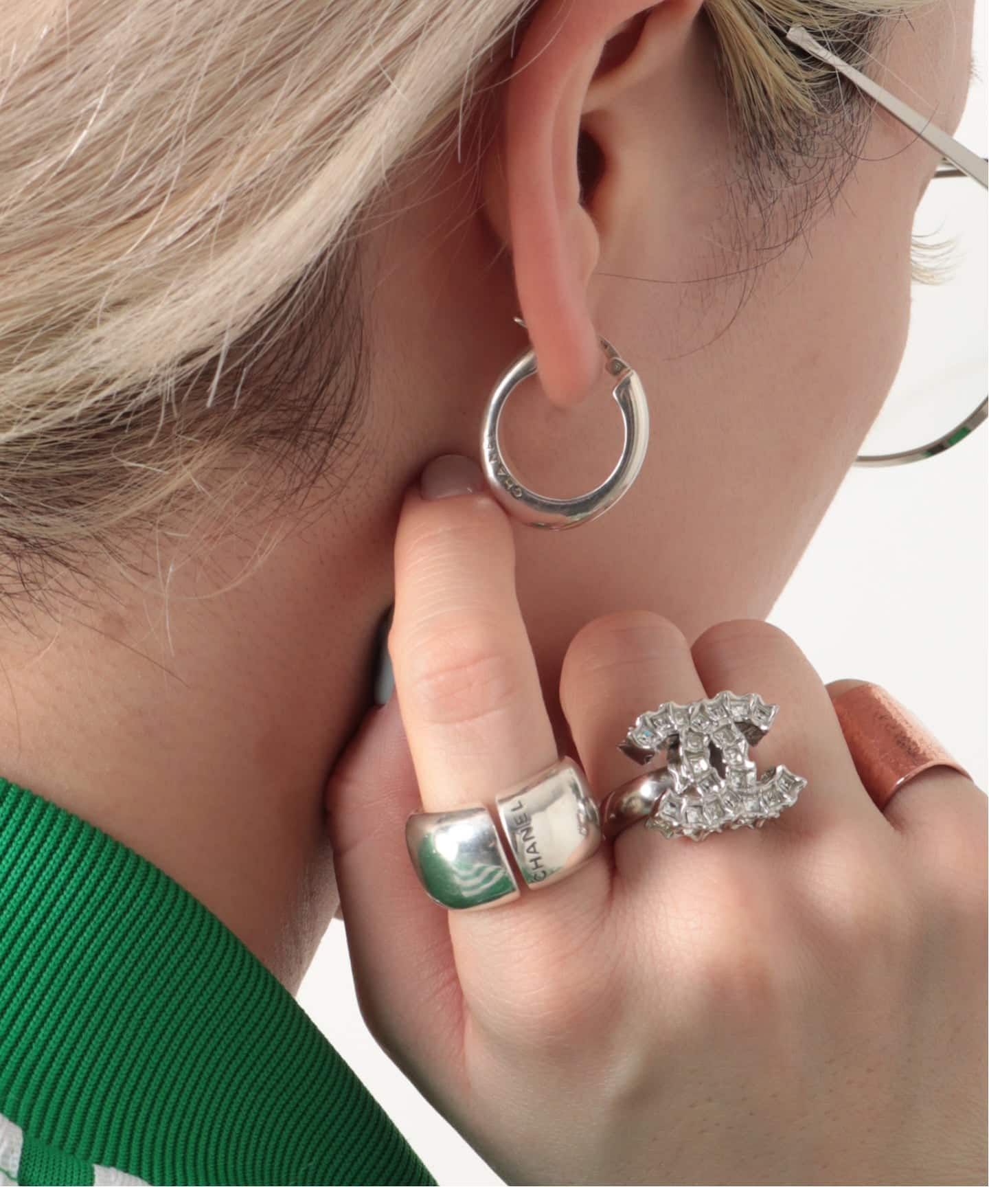 VINTAGE CHANEL/シャネル】pierce logo oval hoop(両耳)（ピアス（両耳