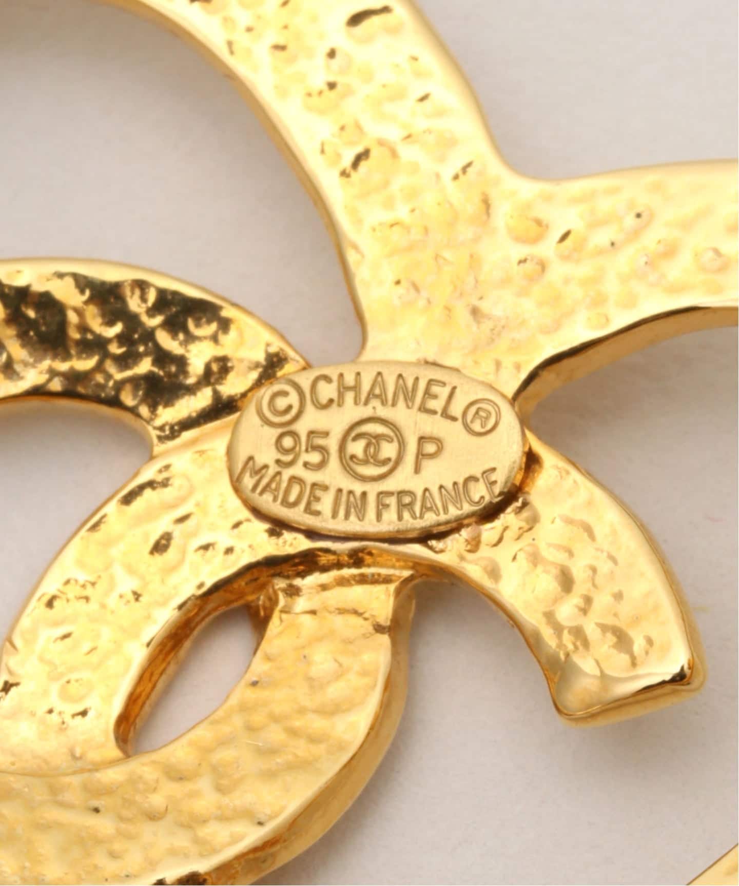 正規店購入品]VINTAGE CHANEL/シャネルCC brooch lace CHANEL CC LOGO Brooch Pin Black/White Gold NWT 2023 Italy large