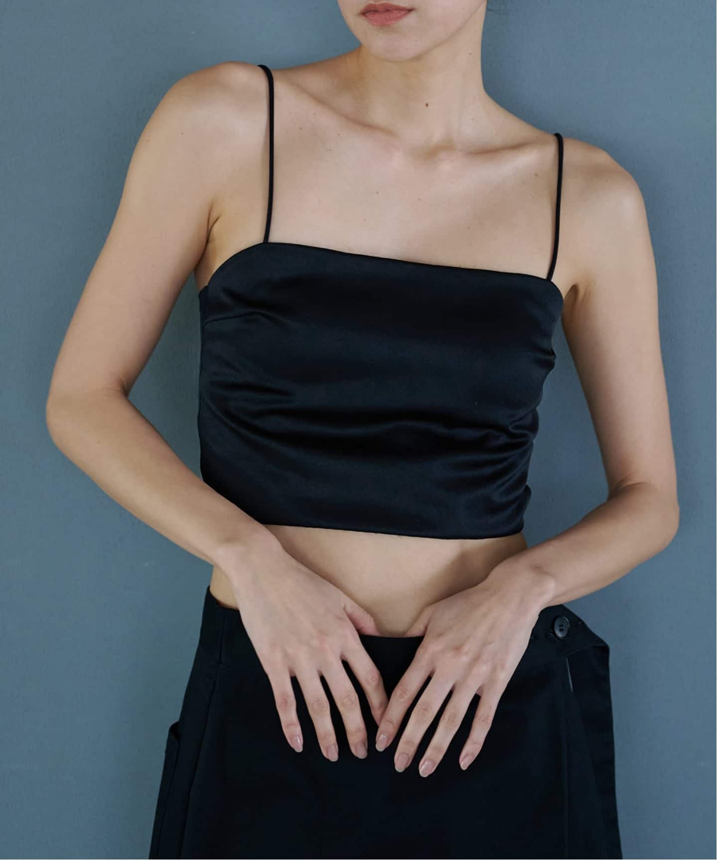 追加予約》【ESSENTIAL】サテン クロップドバンドゥブラ（カップ付き