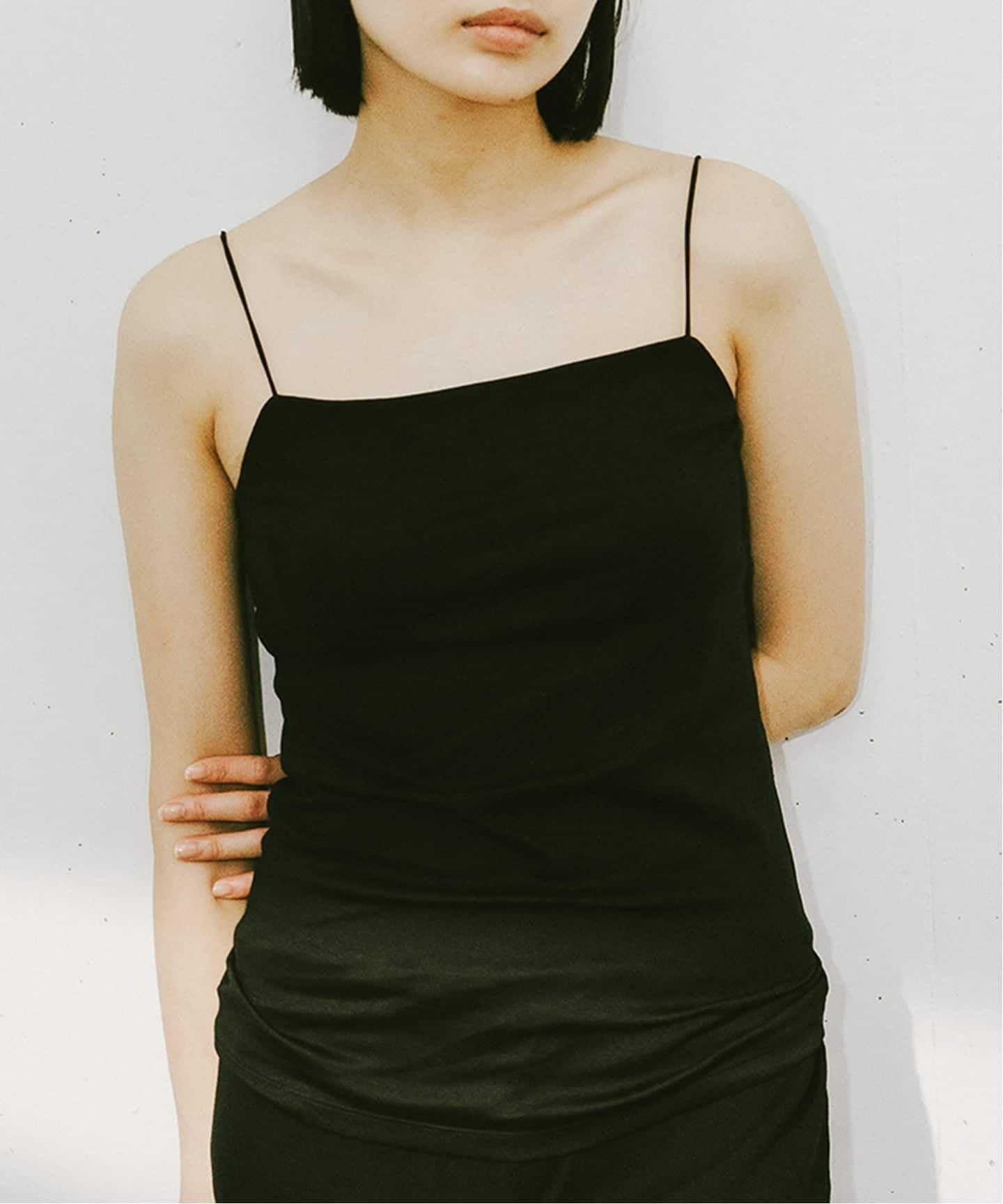 アメリV衿ブラックカラーキャミソール新品未使用 UNEVENNESS CHECK TUNIC TOP（キャミソール）｜Ameri（アメリ）の
