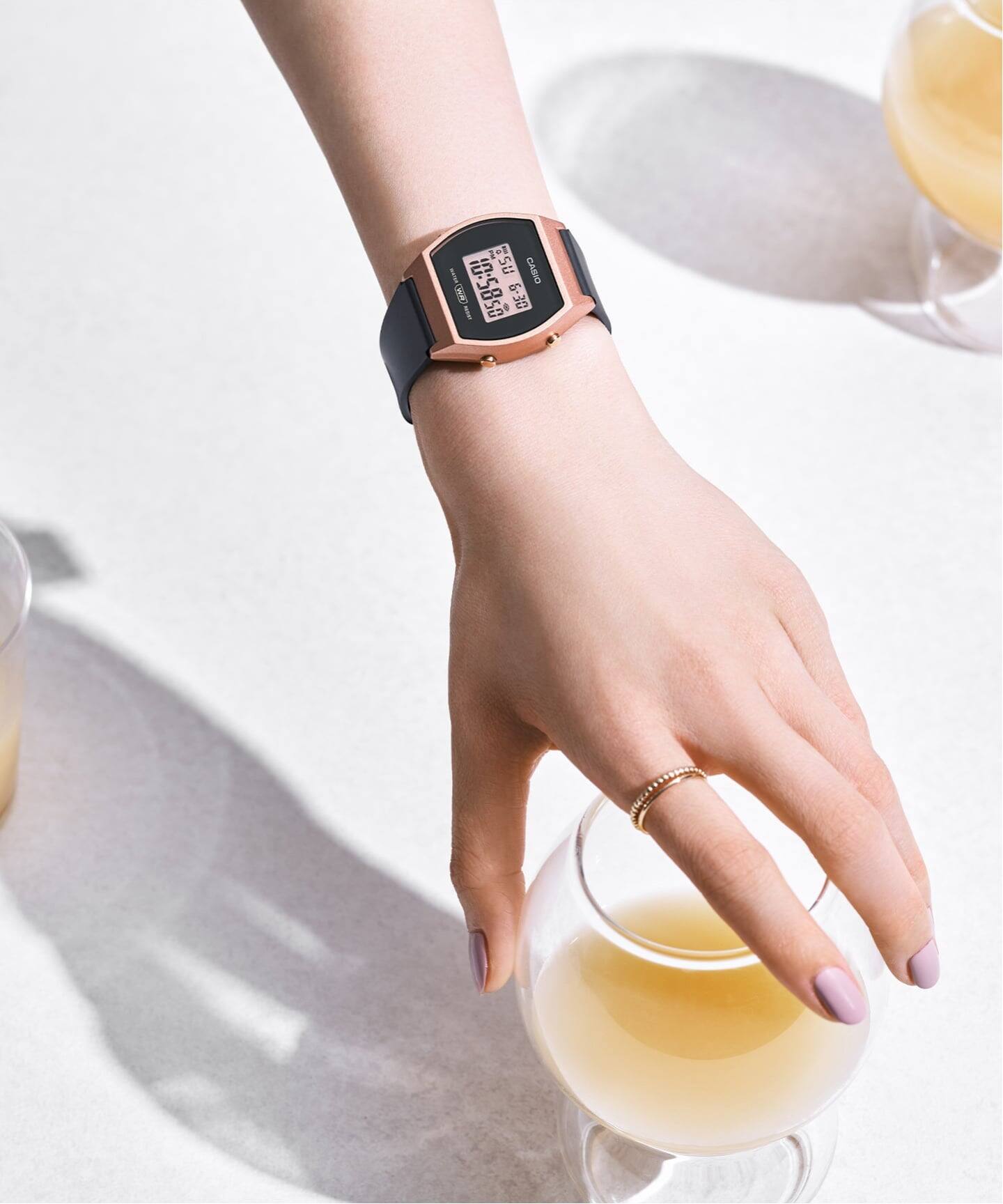 Web限定 CASIO LW-204-1AJF Pink & Black（新品）｜HIROB（ヒロブ）の