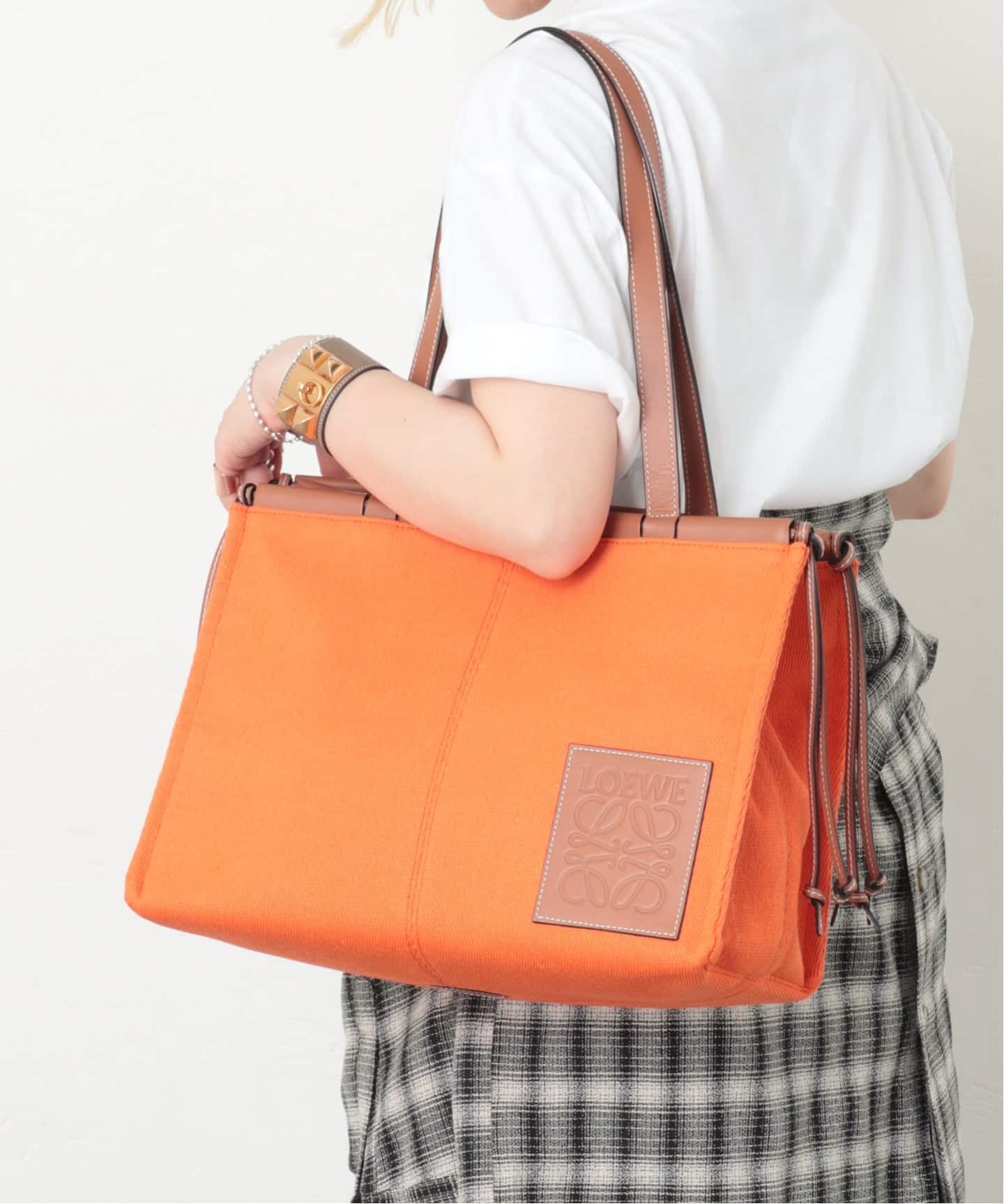 LOEWE ロエベ トートバッグ アナグラム オレンジ レザー イーストウエスト LOEWE/ロエベ】 Cushion tote small（トートバッグ）｜ENSEMBLE