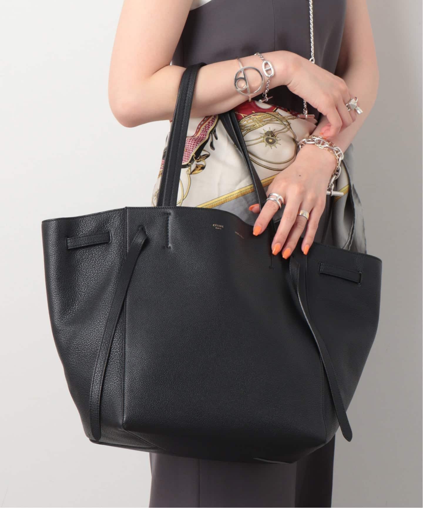 CELINE セリーヌCABAS phantomミディアム　黒レザートートバッグ CELINE/セリーヌ】Cabas phantom（トートバッグ）｜ENSEMBLE