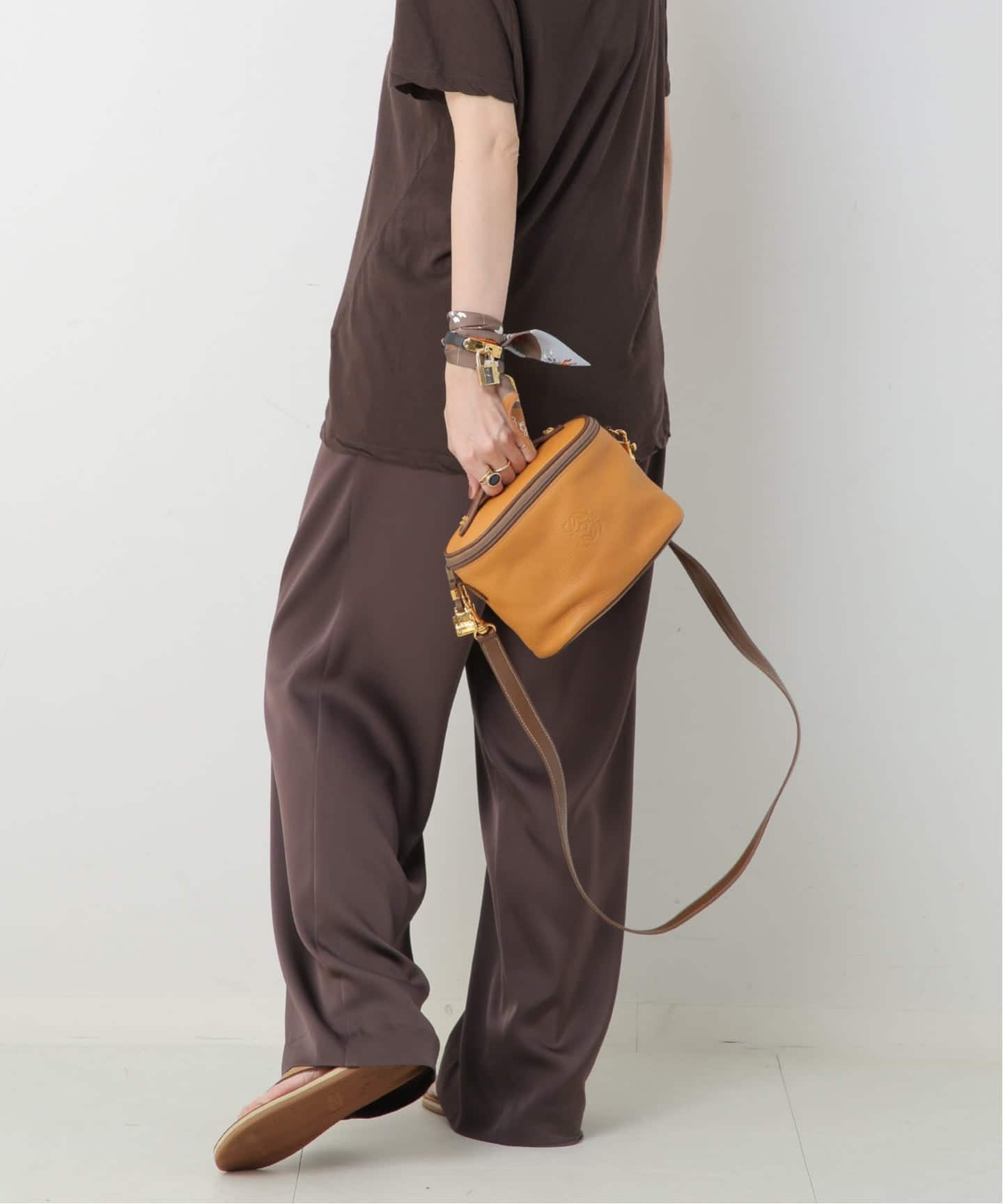 【F】LOEWE ロエベ　2wayショルダー　バニティ　マチ約10センチ VINTAGE LOEWE/ロエベ】バニティバッグ 2way anagram（ハンドバッグ
