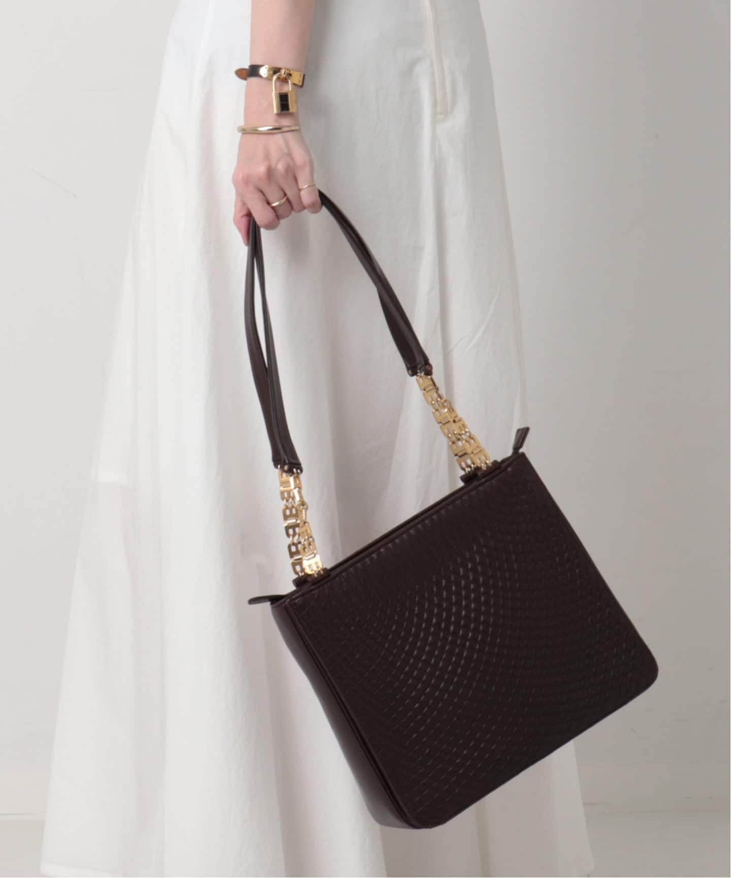 ■BALLY バリー■ ゴールドチェーン 月形ワンショルダーバッグ Bally（バリー） ロゴ ワンショルダーバッグ レザー イエロー×ホワイト