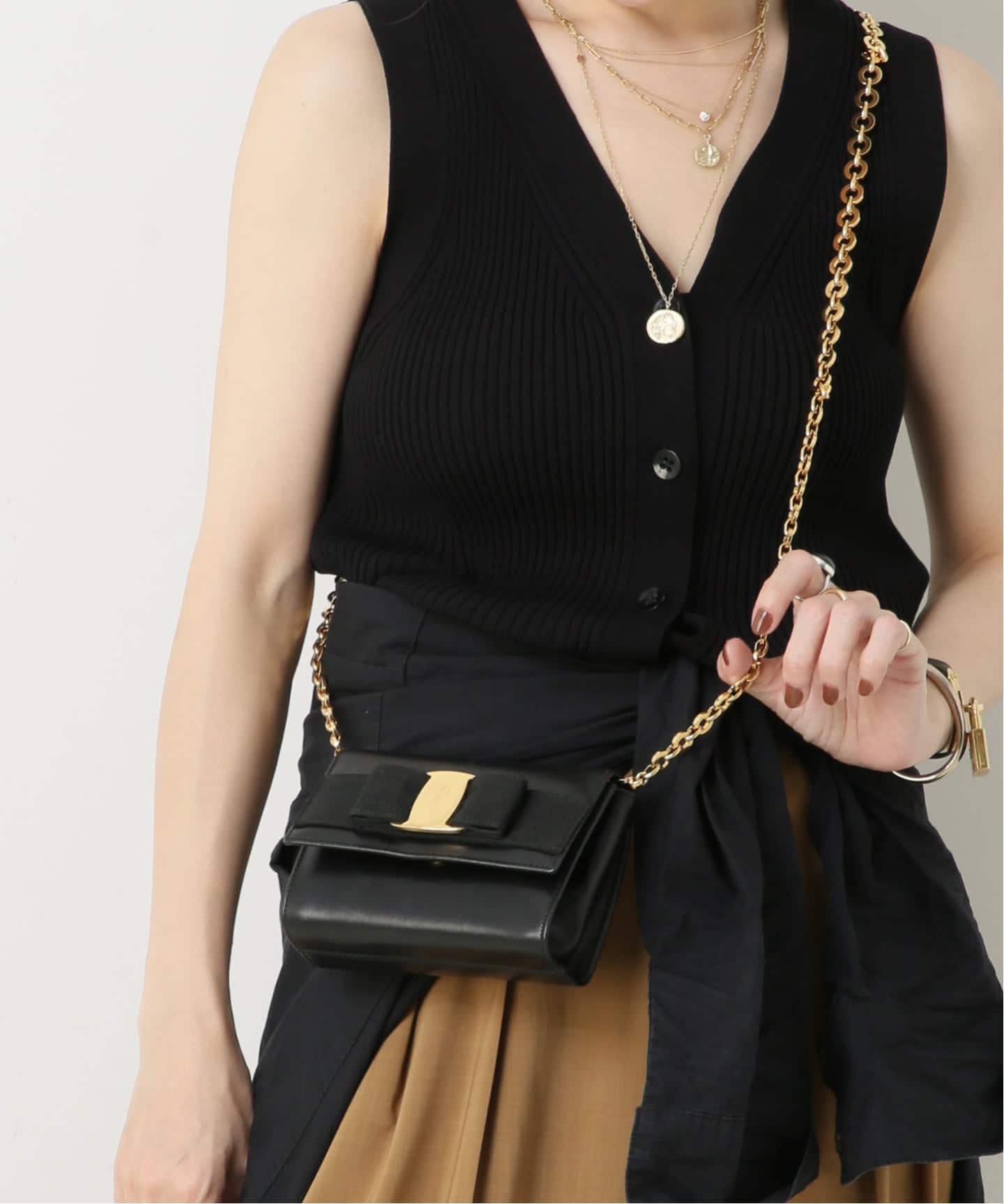 VINTAGE FERRAGAMO/フェラガモ】 Vara ミニチェーンショルダーバッグ