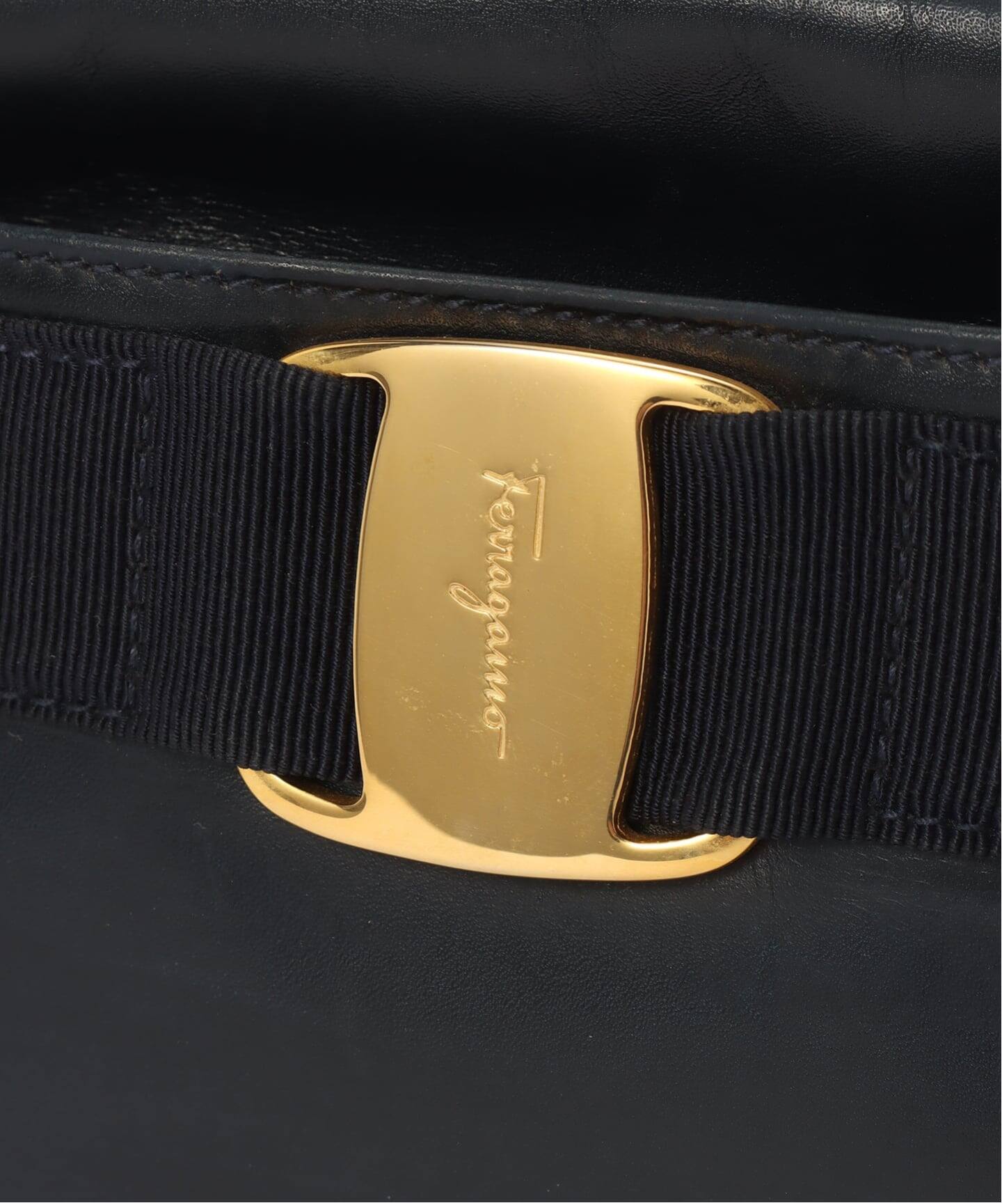 VINTAGE FERRAGAMO/フェラガモ】ショルダーバッグ vara（ショルダー