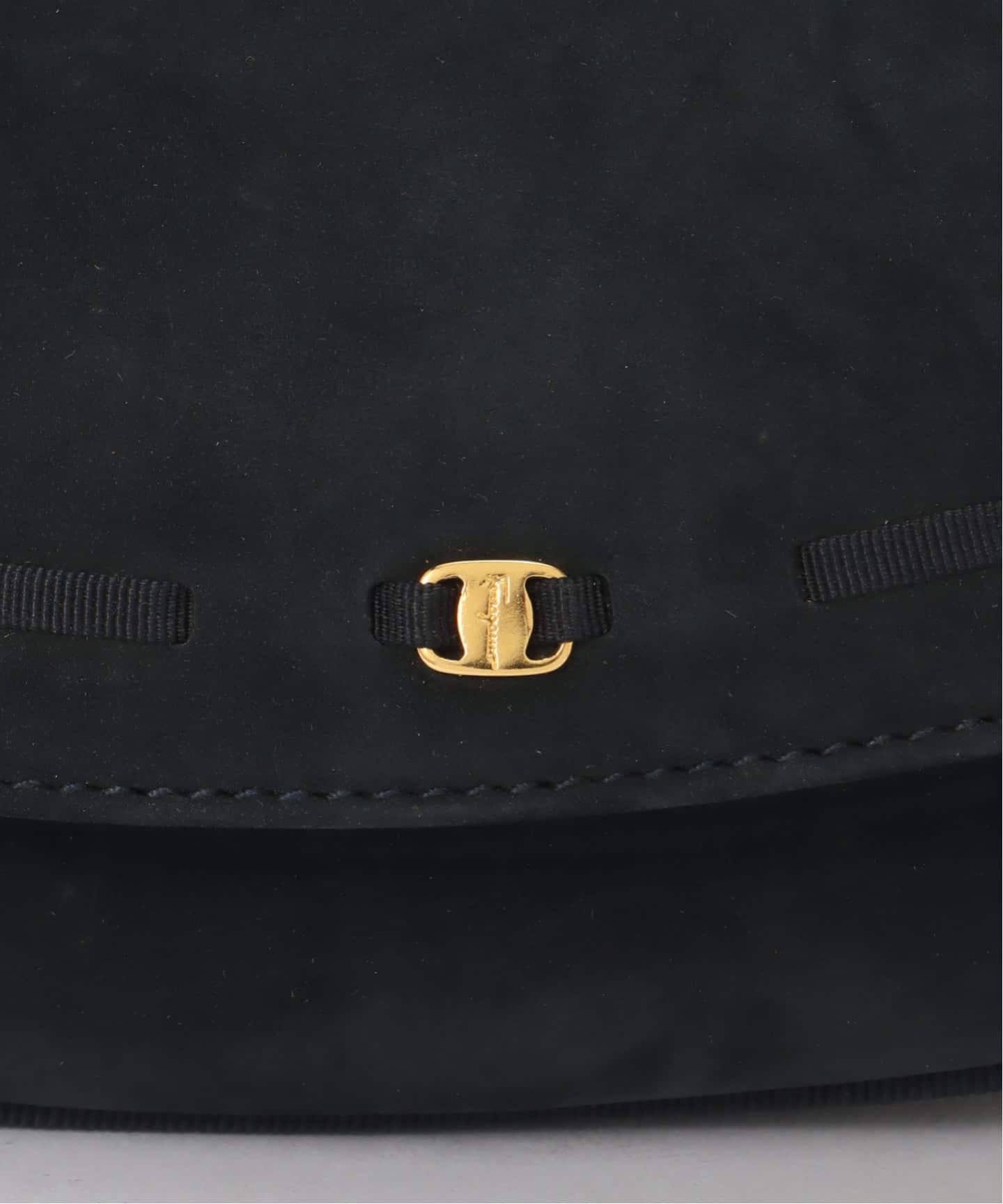 VINTAGE FERRAGAMO/フェラガモ】ショルダーバッグ vara suede