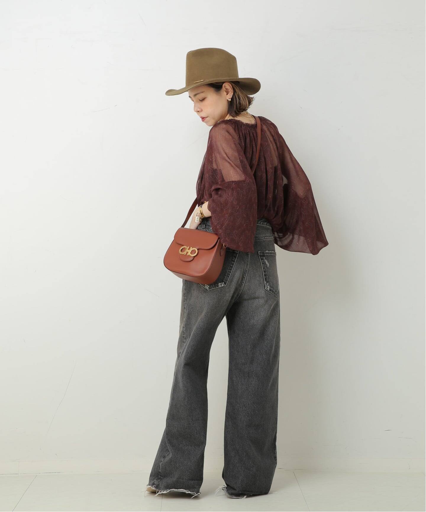 VINTAGE FERRAGAMO/フェラガモ】ショルダーバッグ gancini（ショルダー