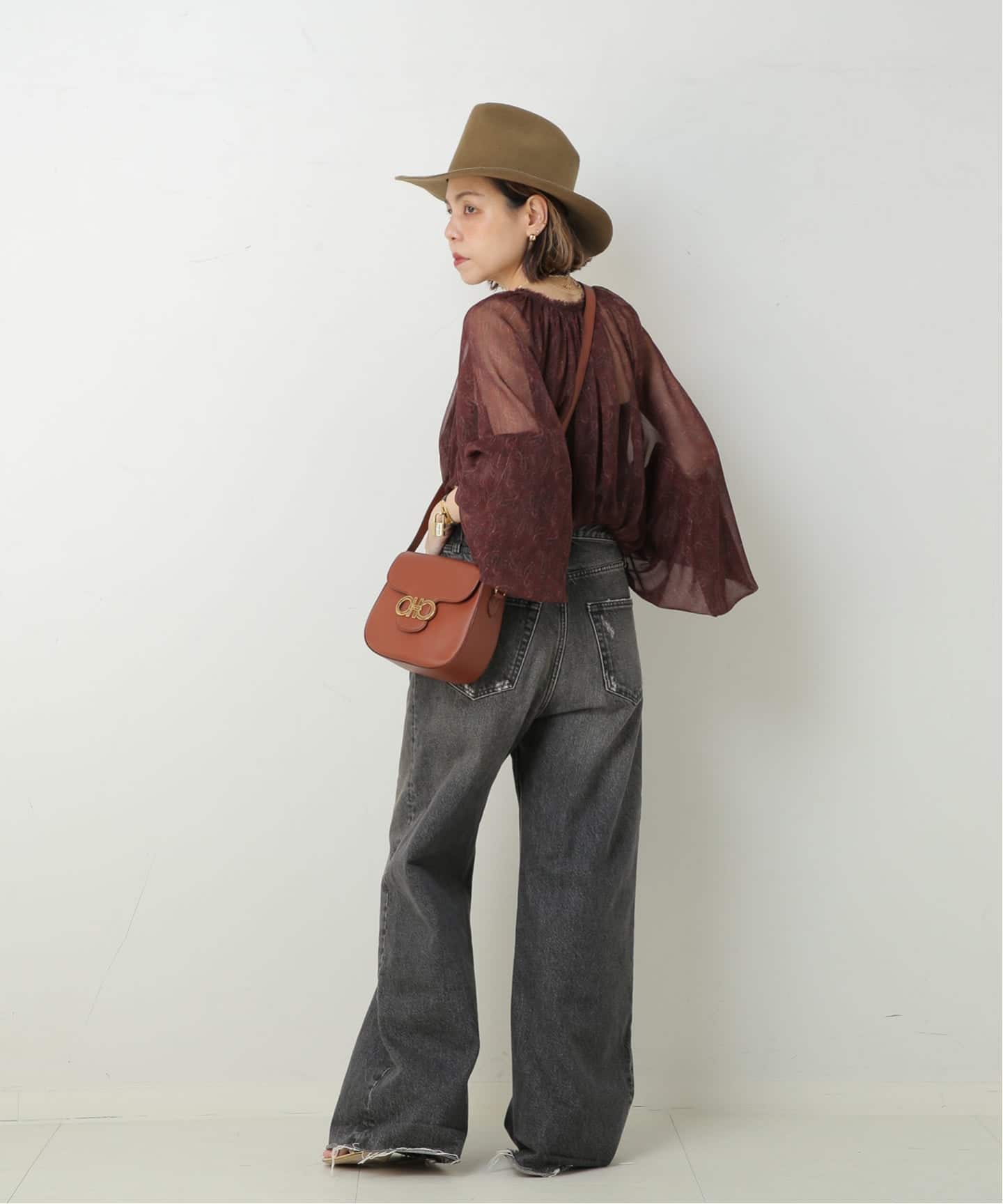 フェラガモ Gancini スエード ショルダーバッグ ボルドー ヴィンテージ VINTAGE FERRAGAMO/フェラガモ】ショルダーバッグ gancini（ショルダー