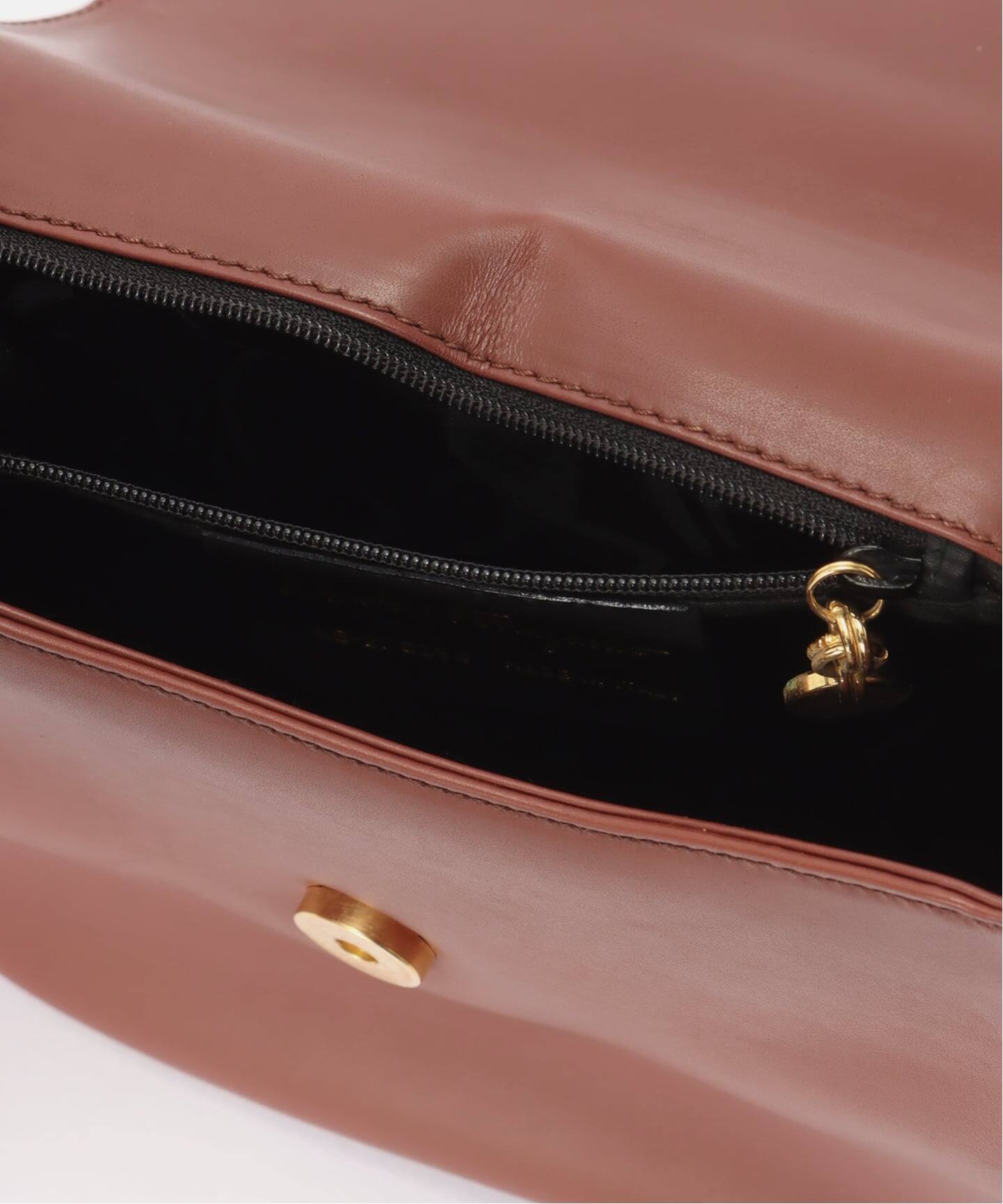 VINTAGE FERRAGAMO/フェラガモ】ショルダーバッグ gancini（ショルダー