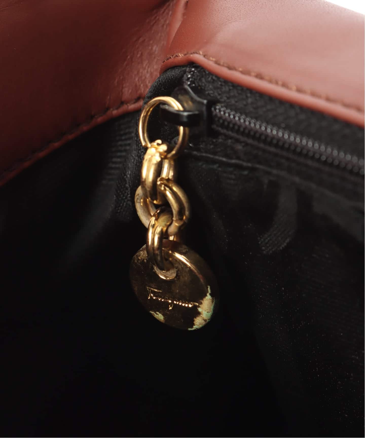 VINTAGE FERRAGAMO/フェラガモ】ショルダーバッグ gancini（ショルダー