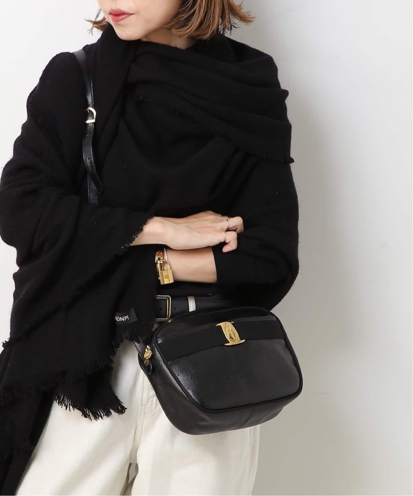 ✨まりも✨❤️美品❤️フェラガモ ショルダーバック ヴァラ レザー 黒 VINTAGE FERRAGAMO/フェラガモ】ショルダーバッグ vara lizard