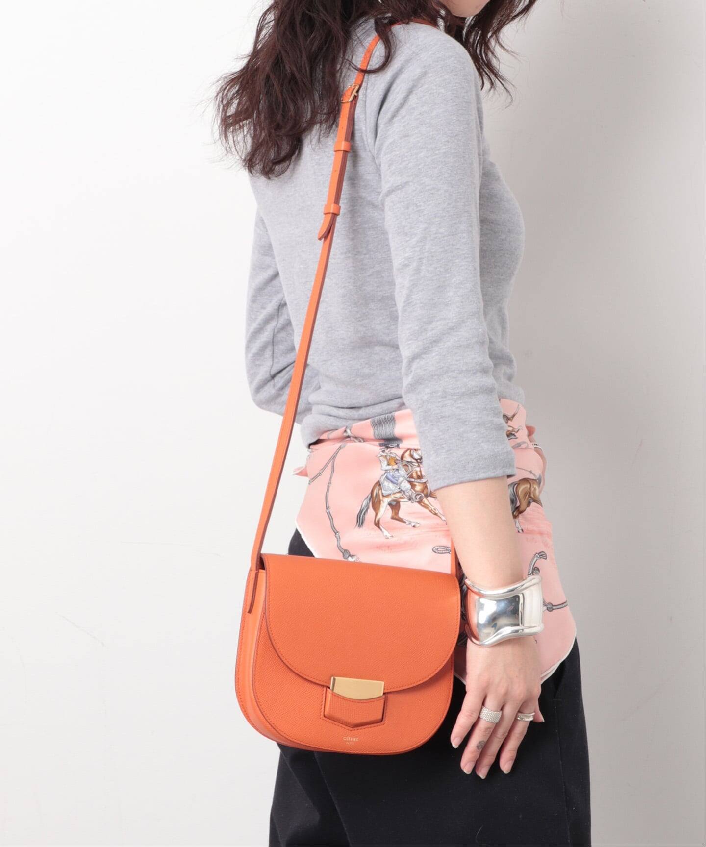 CELINE(セリーヌ) ショルダーバッグ トロッタースモール アイボリー×オレンジ パイソン CELINE/セリーヌ】Trotteur shoulder（ショルダーバッグ）｜ENSEMBLE