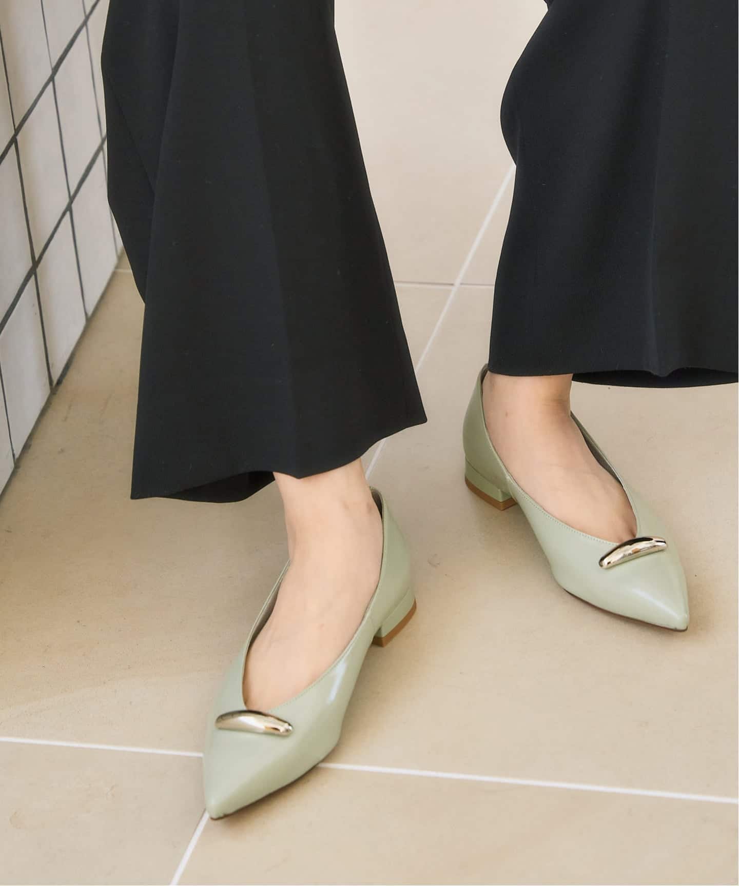 予約》ポインテッドメタルパーツフラット（フラットシューズ）｜LE