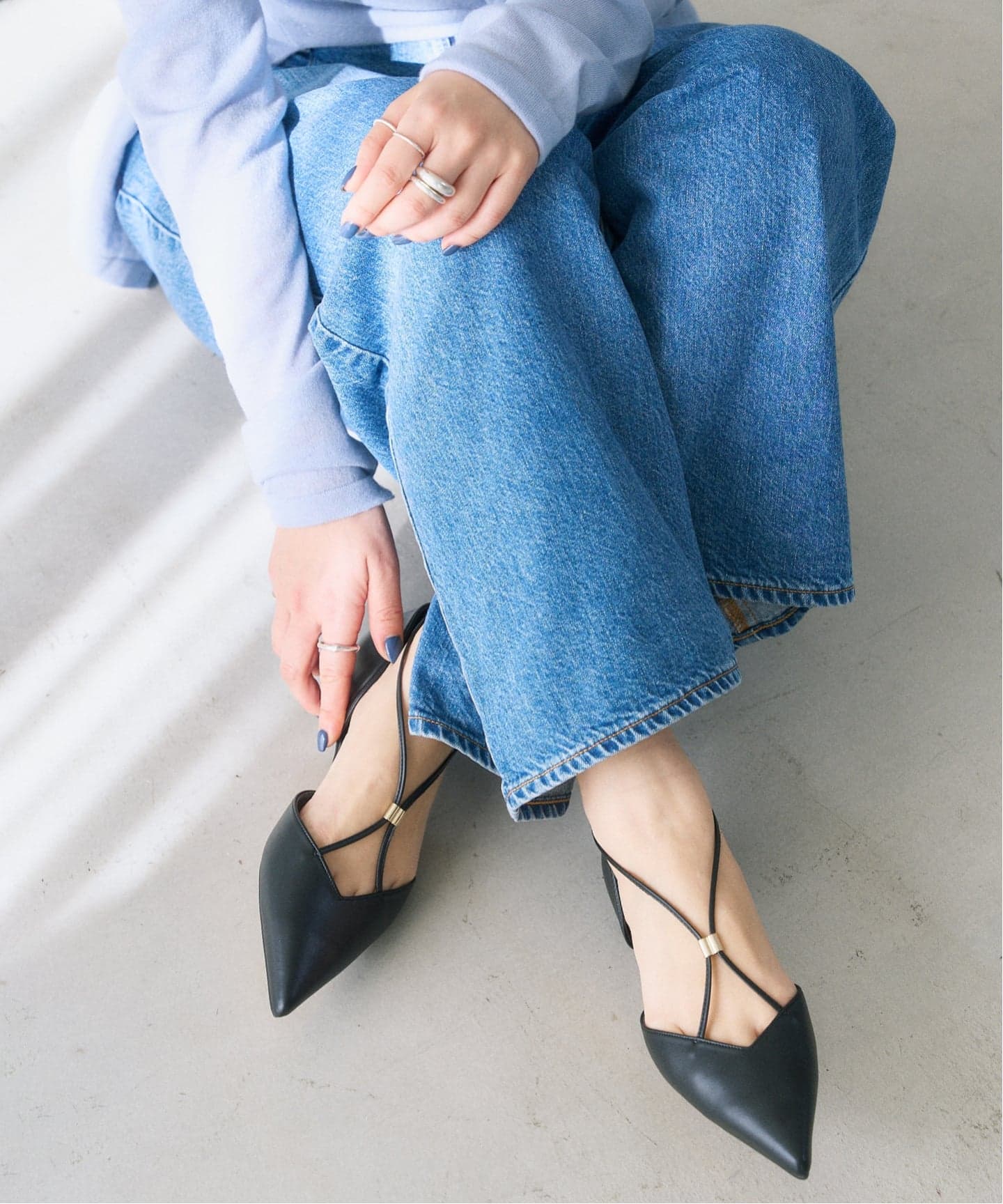 予約》ポインテッドメタルクロスストラップフラット（フラットシューズ