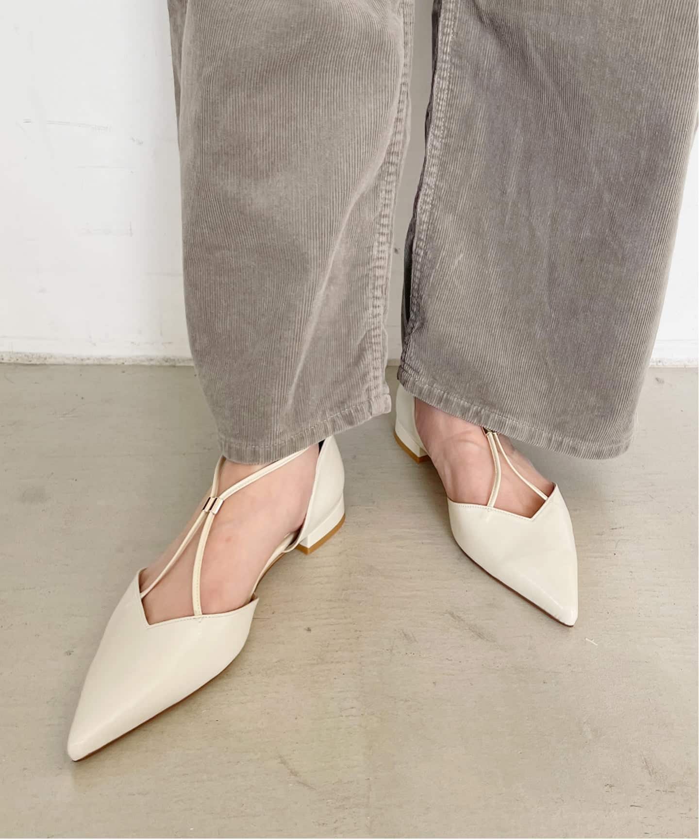 予約》ポインテッドメタルクロスストラップフラット（フラットシューズ