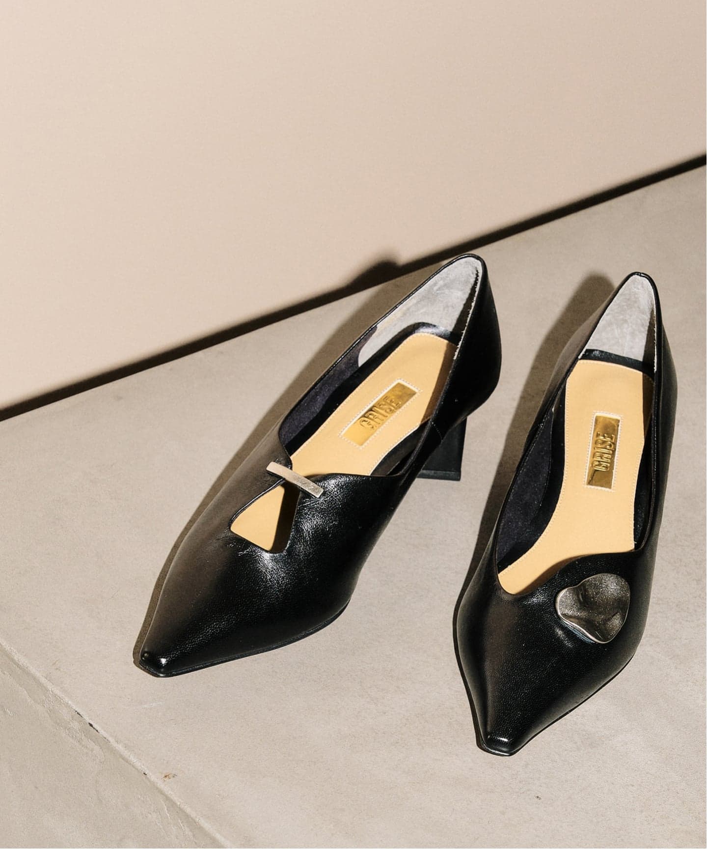 追加》GRISE5cmレザーARTYアシメカットパンプス（パンプス）｜GRISE