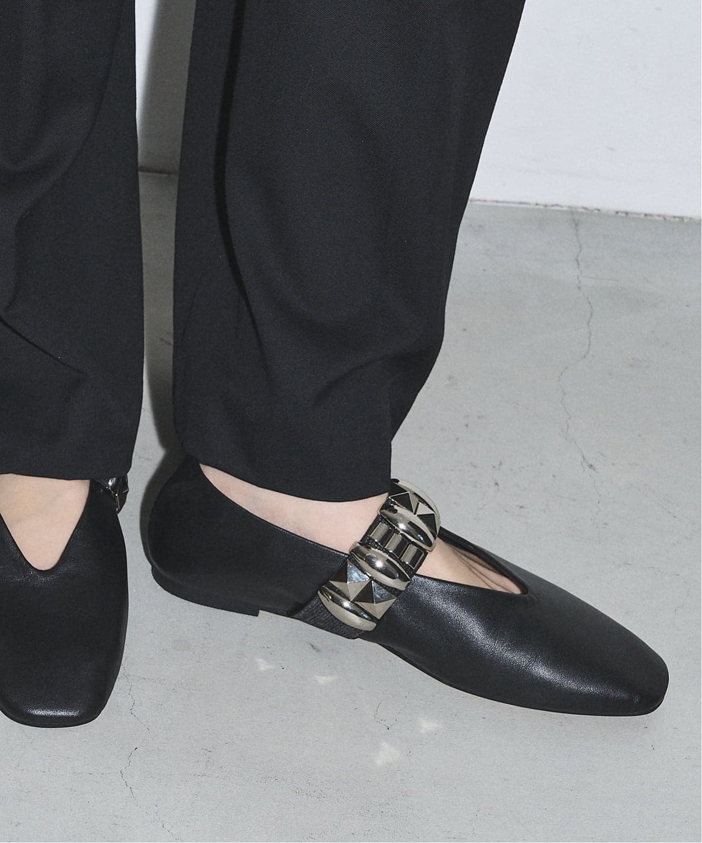 完売品 LETALON GRISEレザーEDGEアイレットメリージェーン LE TALON（ルタロン）の「《予約》GRISEレザーEDGEスタッズメリー