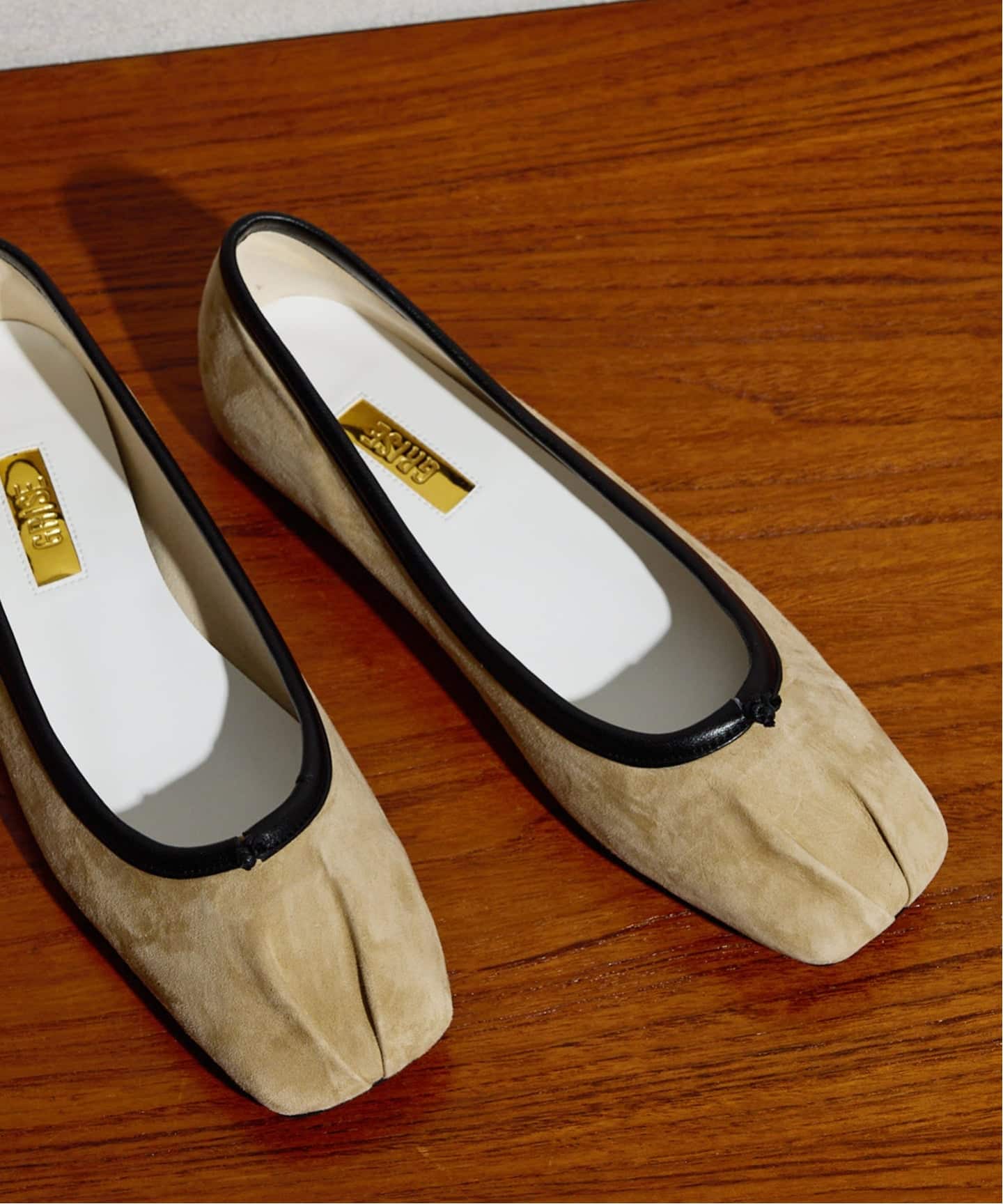 美品　GRISEレザースクエアプリーツフラット　シルバー　25cm 美品 GRISEレザースクエアプリーツフラット シルバー 25cm