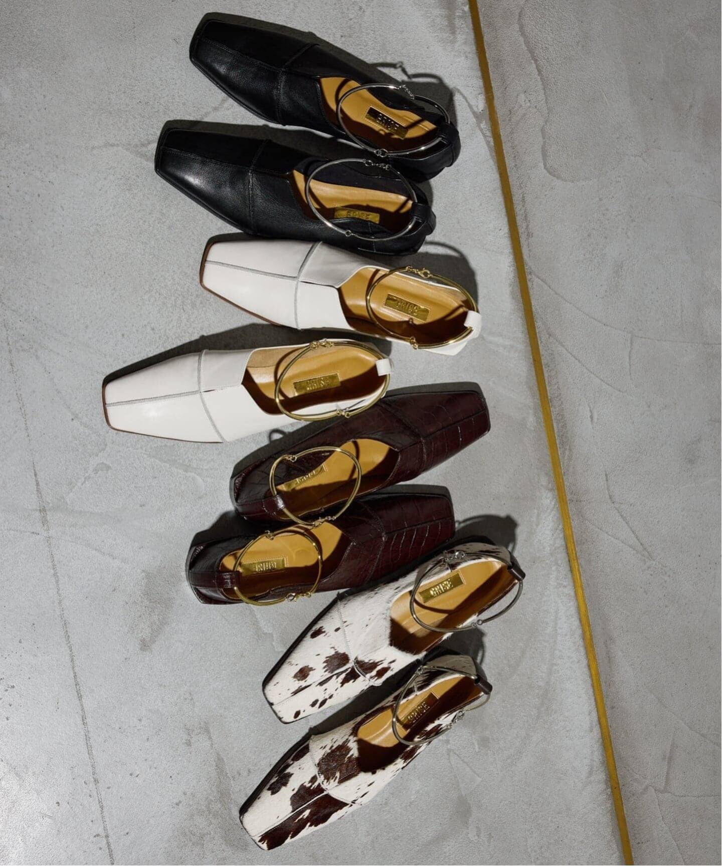 追加予約》GRISEレザースクエアクロスシームアンクルフラット