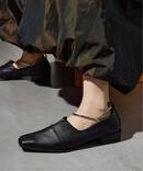 《追加予約》GRISEレザースクエアクロスシームアンクルフラット