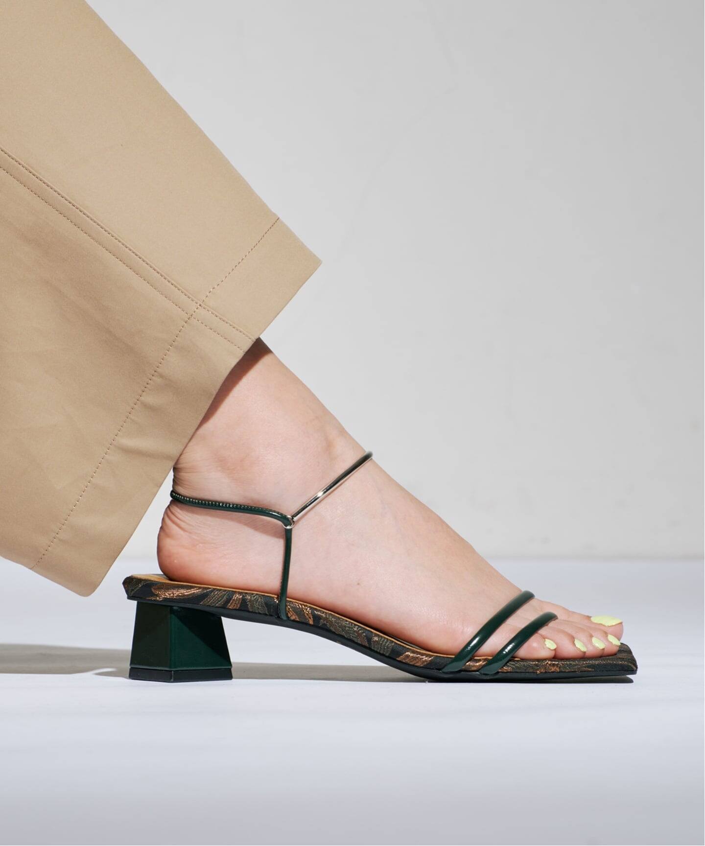 WEB+一部店舗限定》GRISE3.5cmメタルアンクルストラップサンダル