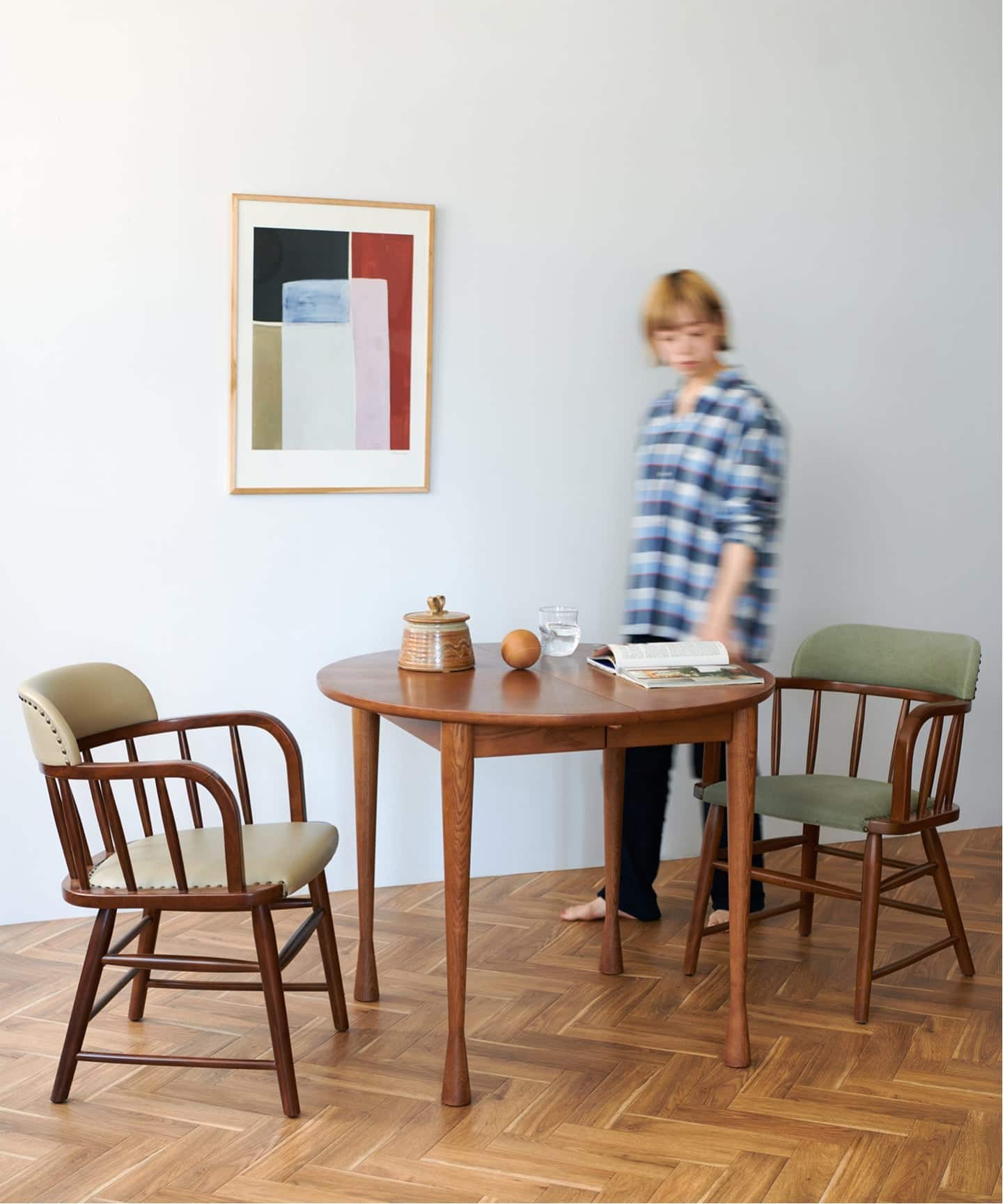 AROS ROUND TABLE brown アロスラウンドテーブル　ブラウン 大型商品》AROS ROUND TABLE brown アロス ラウンド テーブル ブラウン
